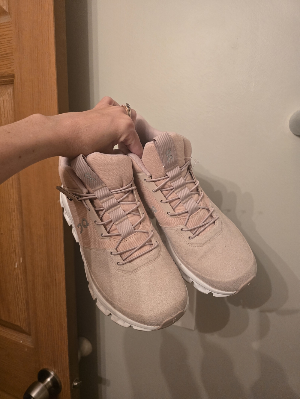 On Running Pale Pink Low-Top Sneakers - Picture 2 of 4